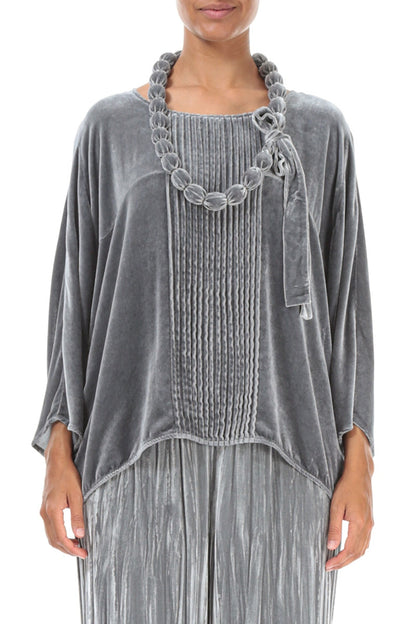 Halskette aus silbernen Seidensamtperlen