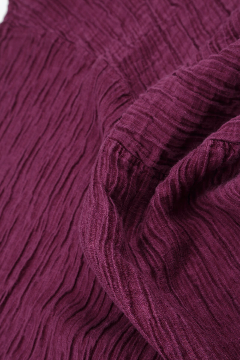 Robe sans manches en soie magenta froissée à volants