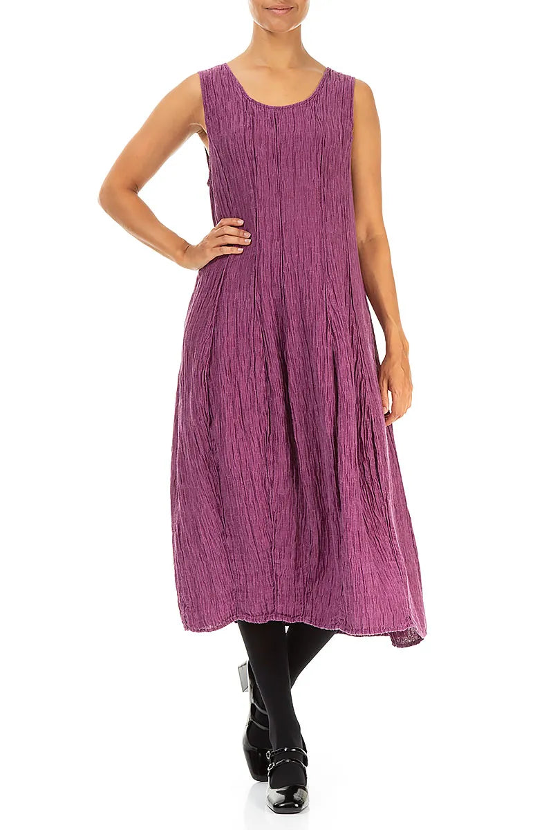 Robe sans manches en soie magenta froissée à volants