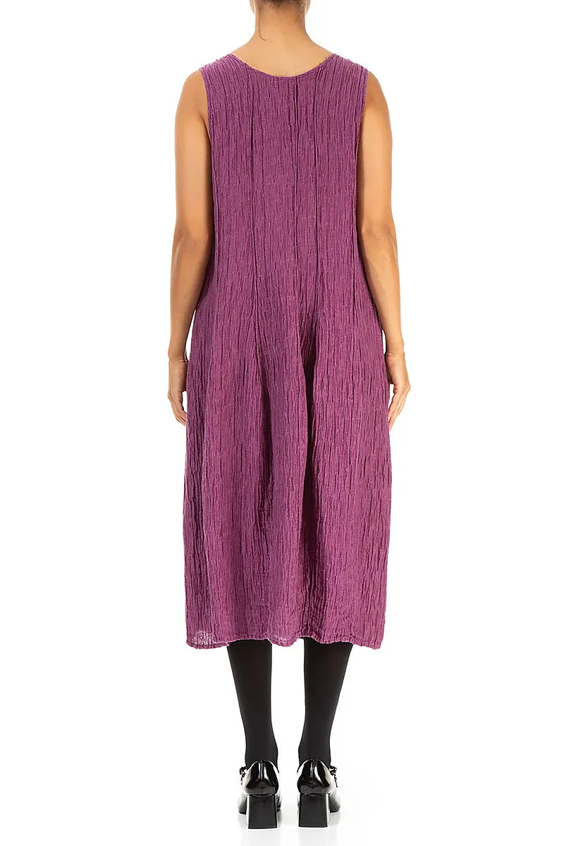 Robe sans manches en soie magenta froissée à volants