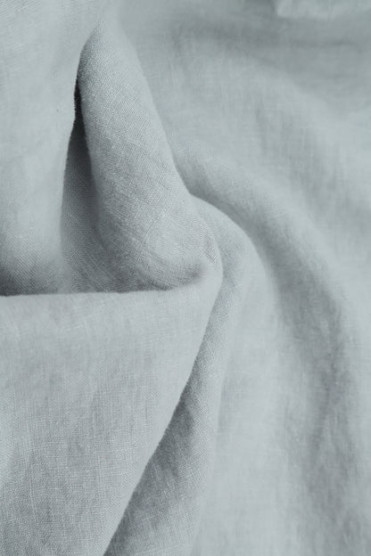 Ärmelloses Ballonkleid aus silbergrauem Leinen