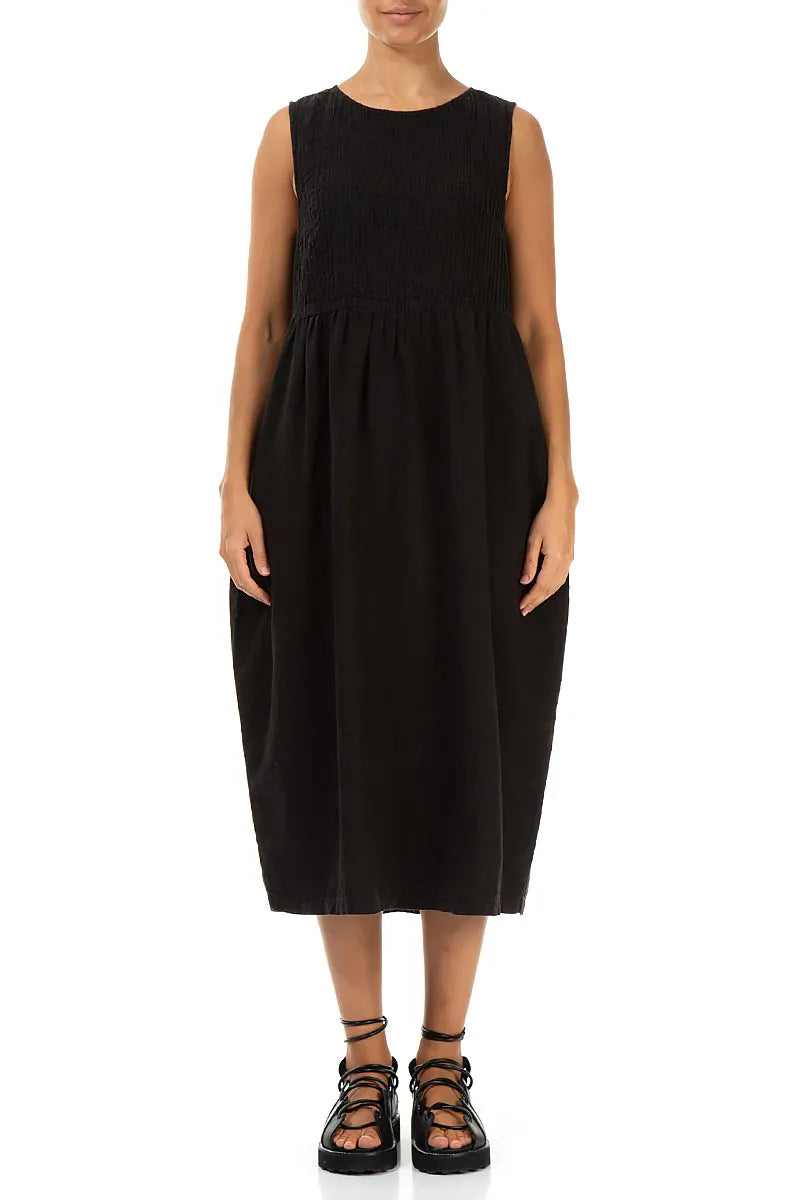 Robe sans manches en lin noir avec plis nervurés