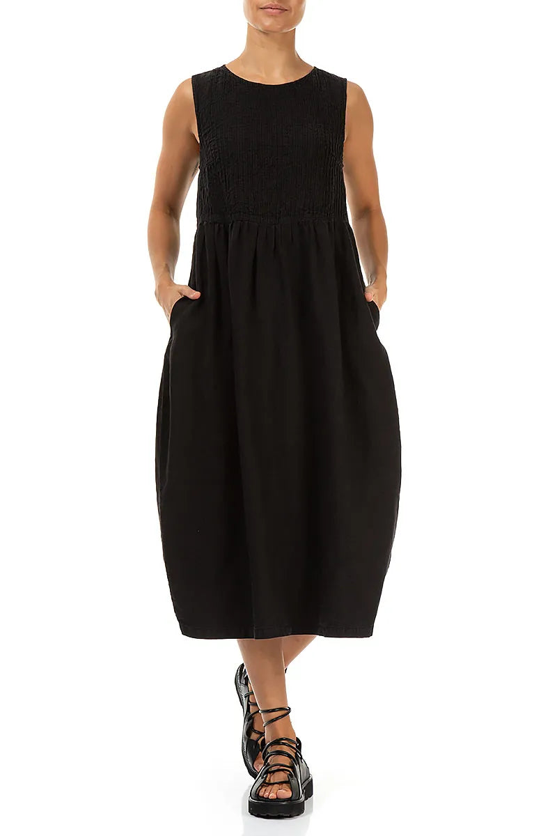 Robe sans manches en lin noir avec plis nervurés
