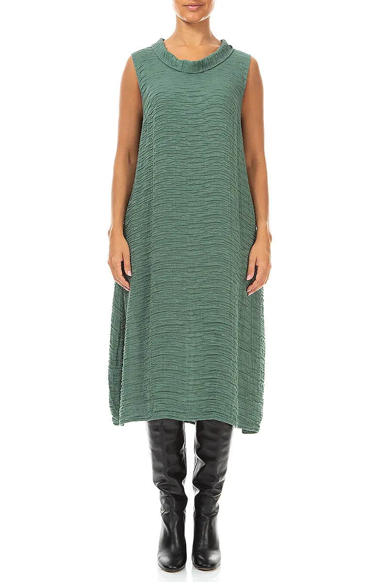 Robe sans manches en soie froissée sauge à col bénitier