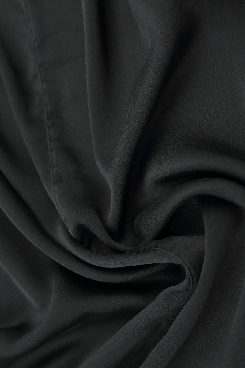 Blouses sans manches en soie noire, plus longues dans le dos