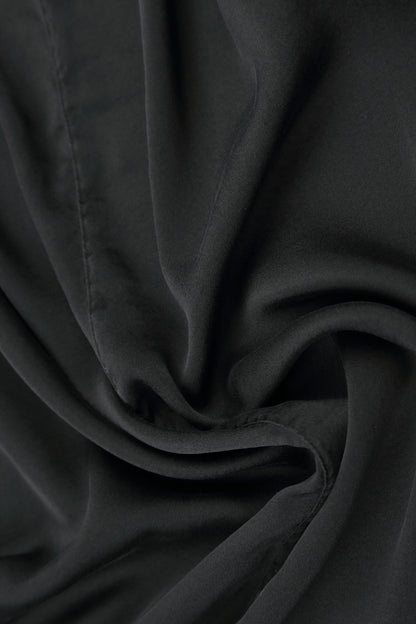 Blouses sans manches en soie noire, plus longues dans le dos