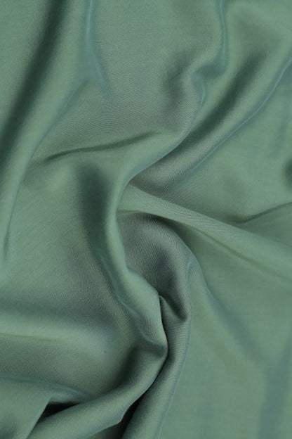 Ärmelloses, rückenfreies Top aus salbeifarbener Seide und Bambus