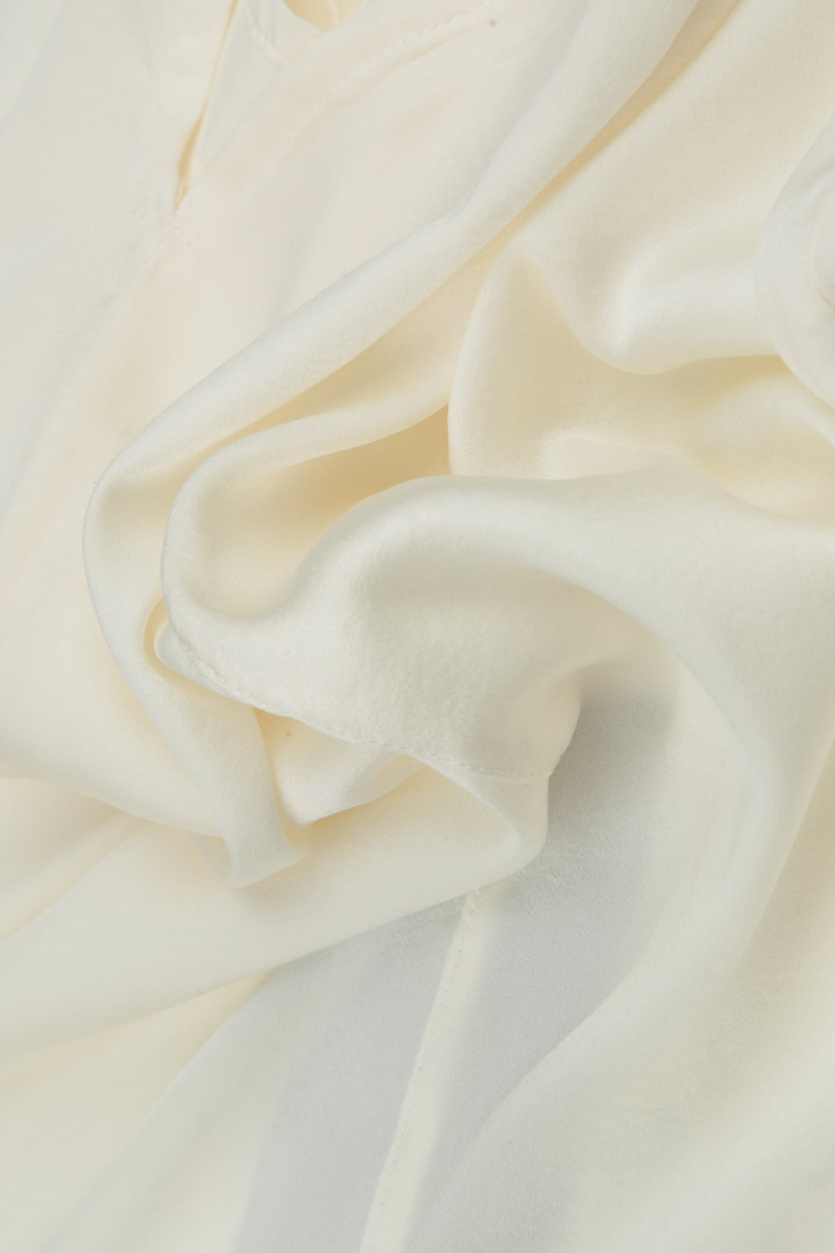 Haut sans manches en soie blanc cassé