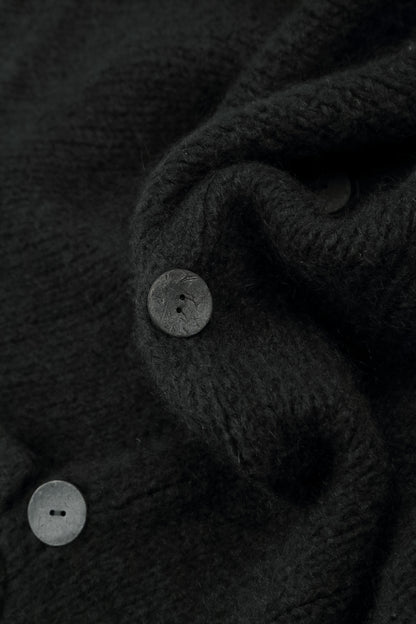 Weiche Strickjacke aus schwarzem Kaschmir und Wolle mit weichem Kragen