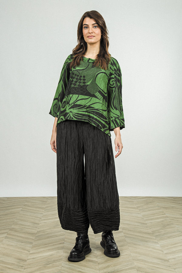 Blouse douce vert trèfle Orbit en soie texturée à col bénitier