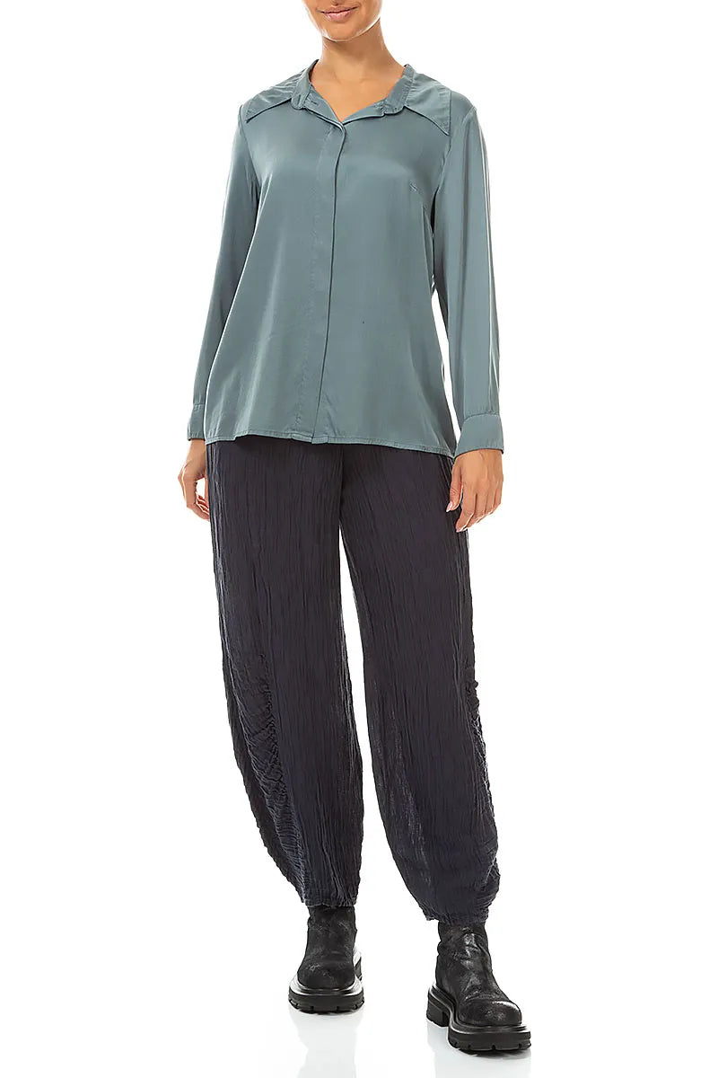 Chemise en soie gris ardoise à la coupe souplement structurée
