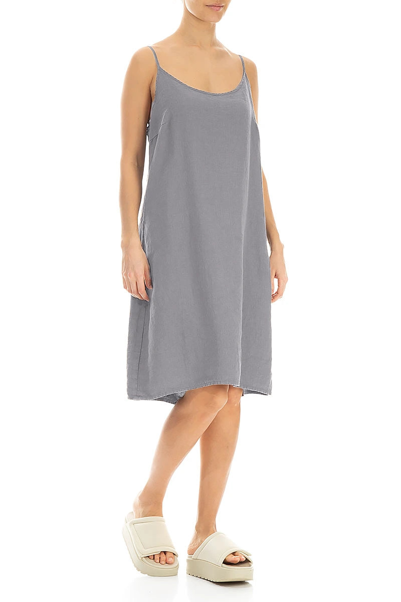 Robe en lin gris clair à fines bretelles