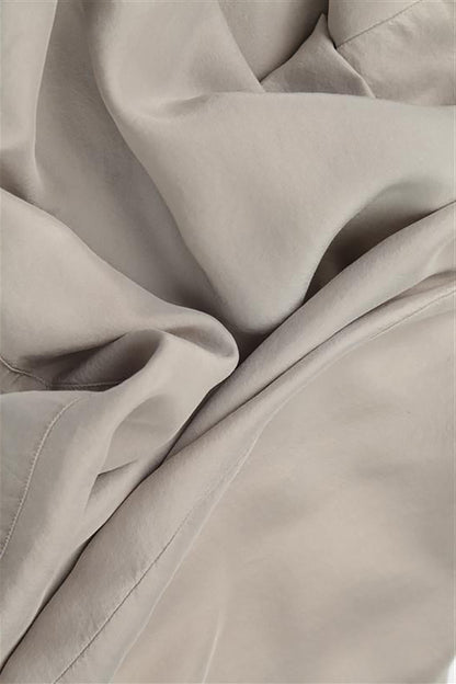 Pantalon fuselé beige en pure soie