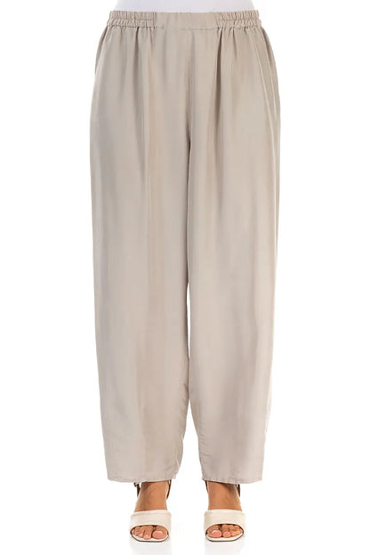 Pantalon fuselé beige en pure soie