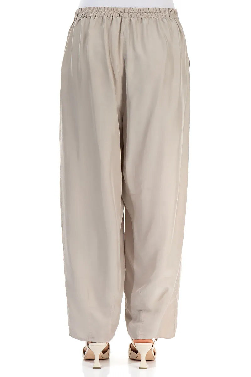 Pantalon fuselé beige en pure soie