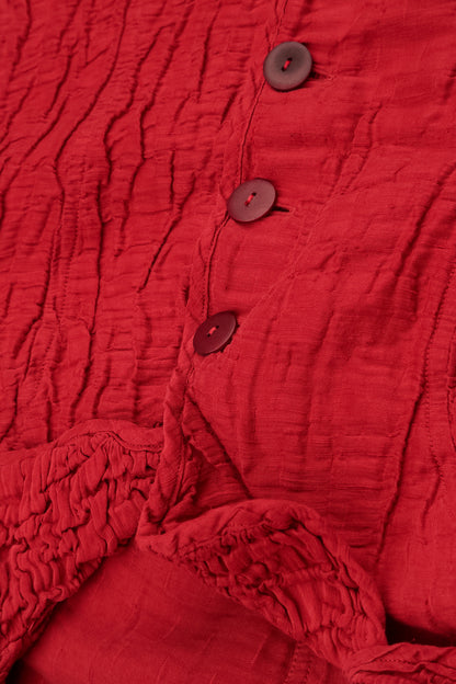 Jacke aus rotem Seidenleinen mit strukturiertem Kragen und Knittereffekt