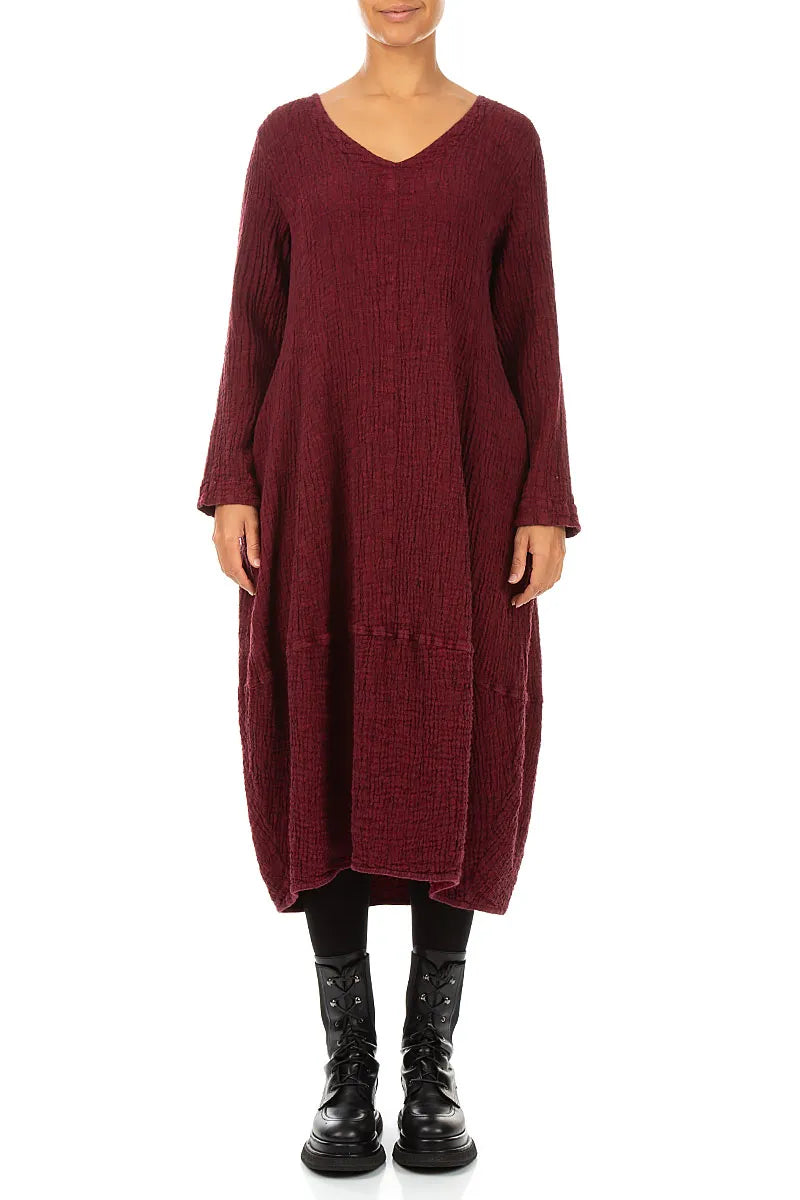 Leinenkleid mit V-Ausschnitt und Struktur in Rubinrot