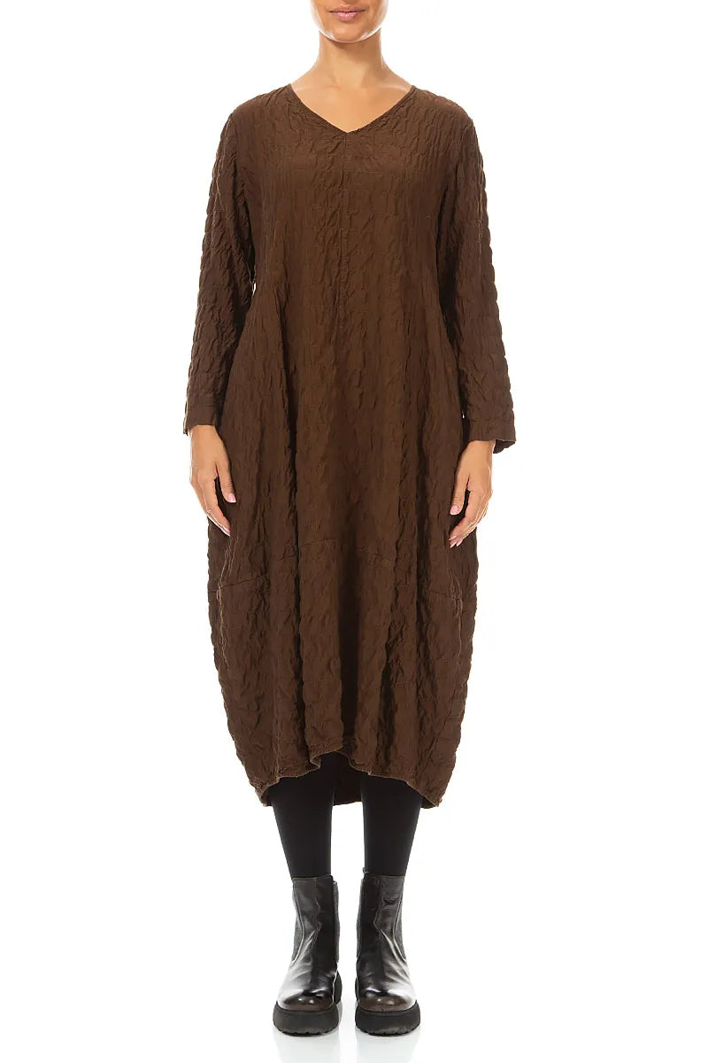 Robe en soie et bambou plissée à col en V Brun truffe