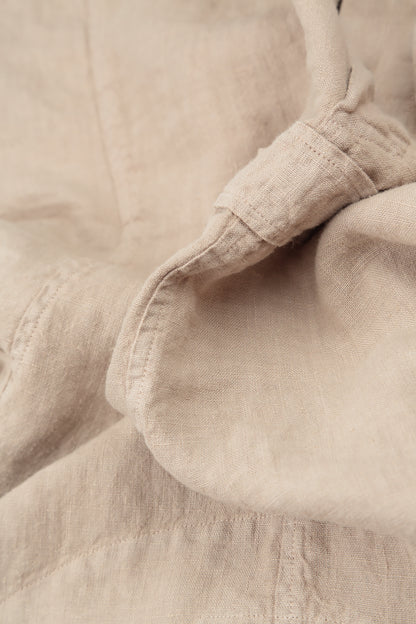 Robe sans manches en lin beige avec détails à la taille