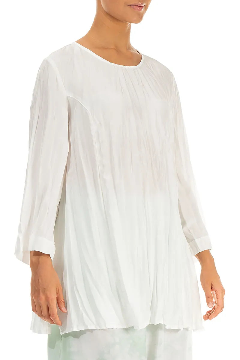 Weiße geknitterte Tunika aus reiner Seide