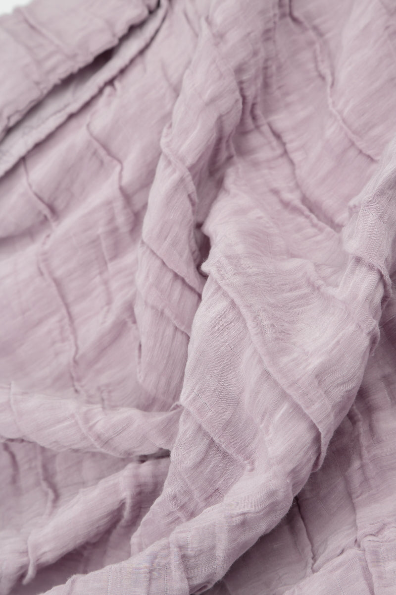 Pantalon large raccourci en soie et lin froissés lilas