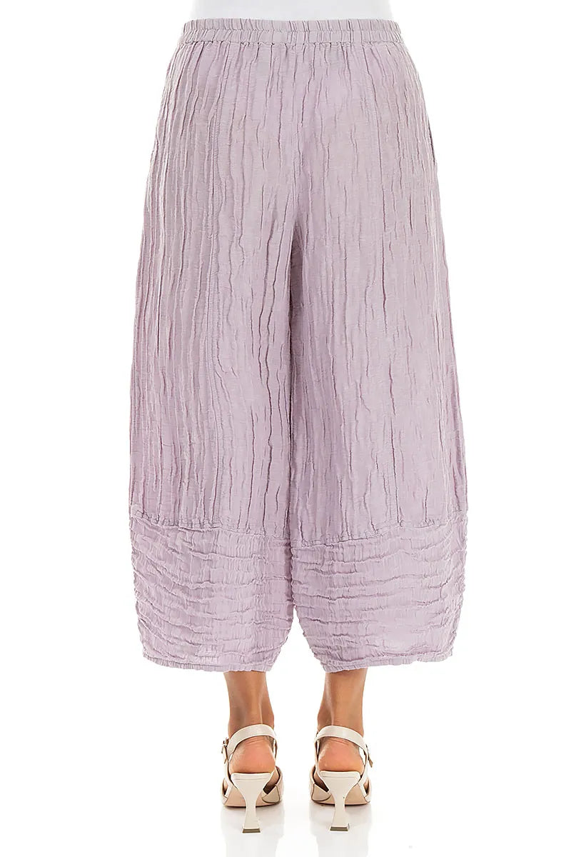 Pantalon large raccourci en soie et lin froissés lilas