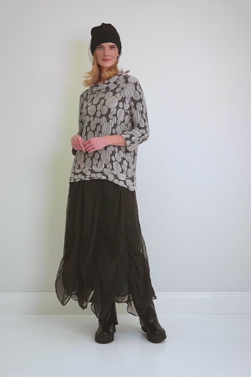 Kurzärmelige Bluse aus silbernem Seidenleinen mit Kreismuster