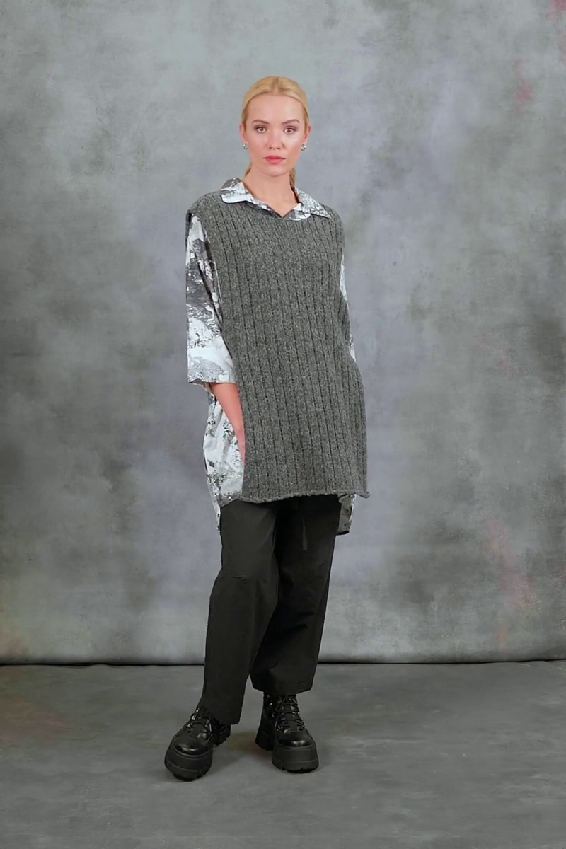 Buttoned Grey Wool Slipover 8